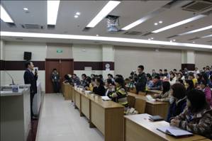 新稀寶股份董事長、益謙文化創(chuàng)始人湯傳忠走進高校指導大學生就業(yè)